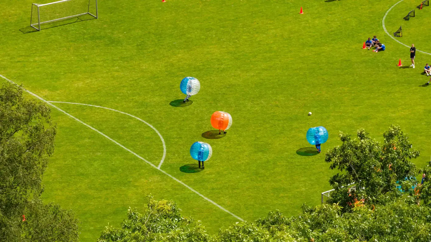 Waarom kiezen voor bubbelvoetbal huren?