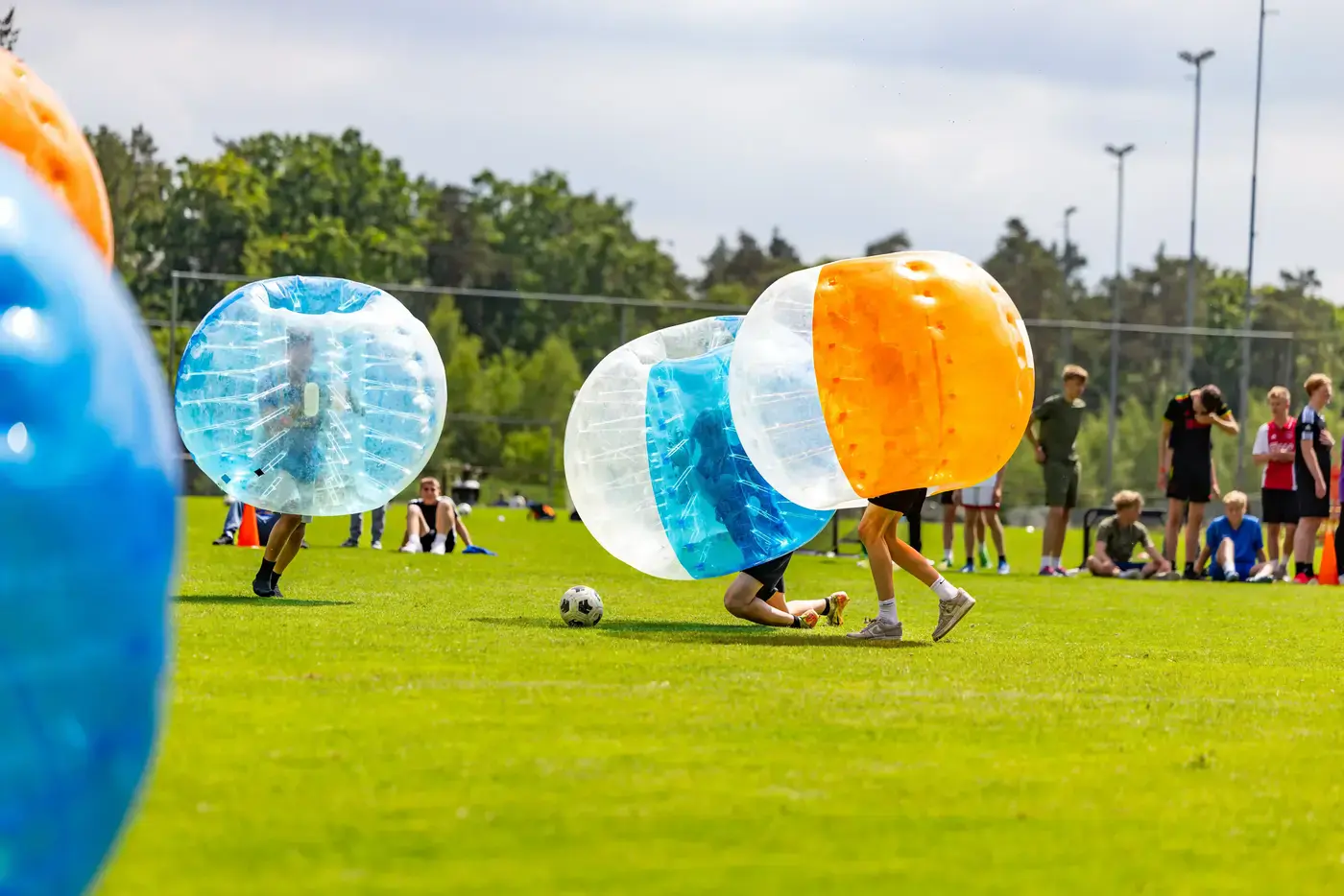 Bubbelvoetbal als teamuitje en teambuilding