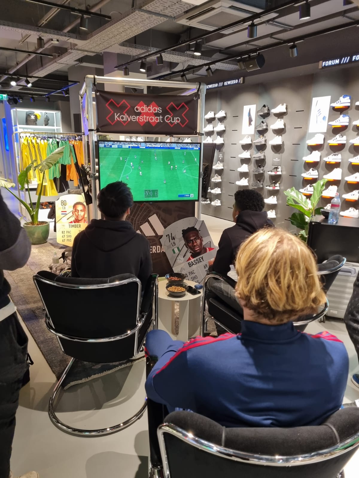 Merkactivatie in winkel van Adidas met gamecubes