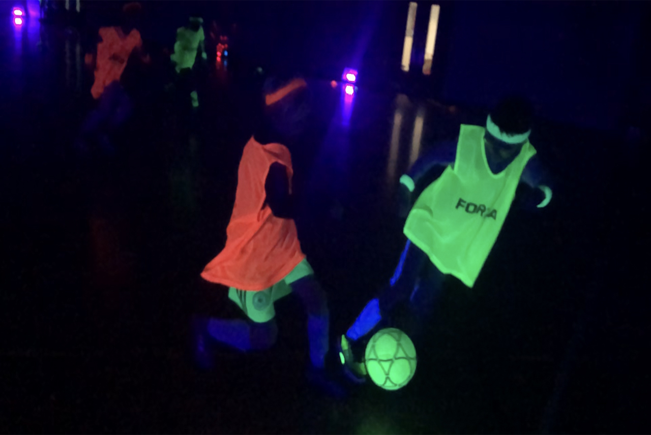 Glow in the dark voetbal actie